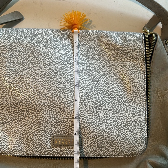 Kenneth Cole reaction nwt damaged messenger bag, gray PVC shoulder strap handle - Picture 15 of 16